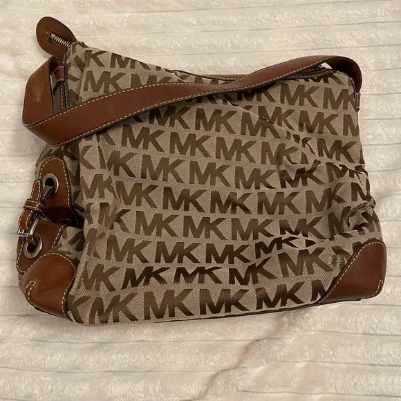 2 MICHAEL KORS BAG WITH FREE PINK TOTE - Picture 9 of 9